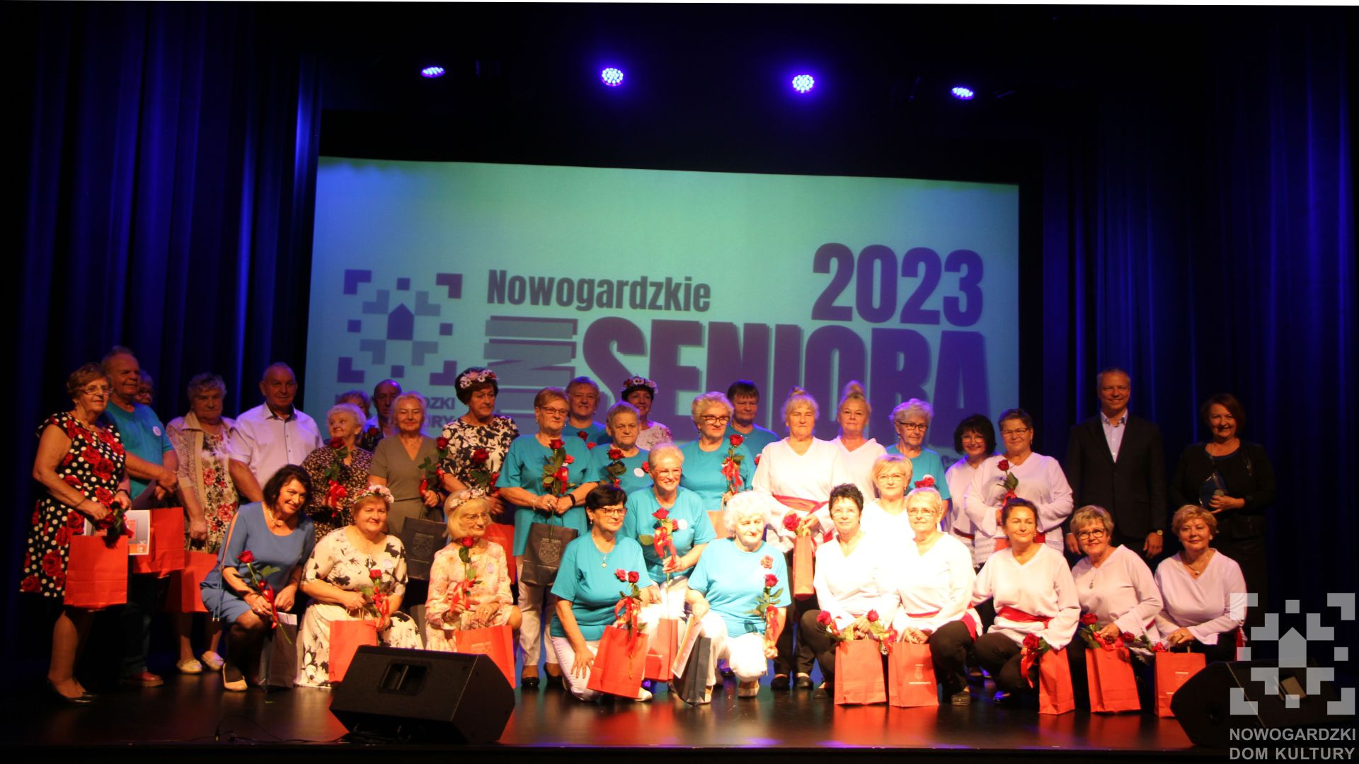 W. ART. | Scena należała do Nich…
